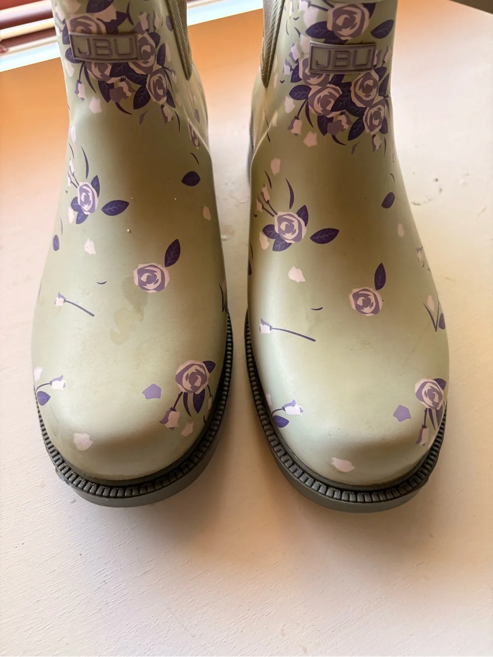 💙JBU Sage Green Chelsea Rain Booties with Lavender Floral Print